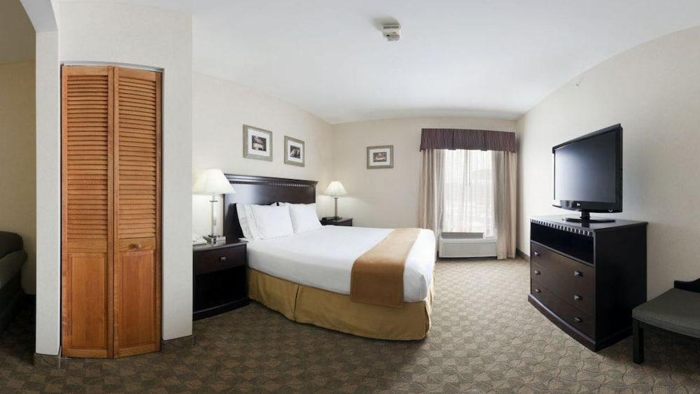 Holiday Inn Express & Suites Carneys Point - Pennsville By Ihg Exterior photo