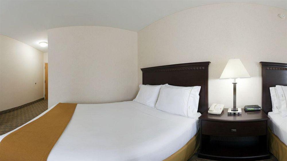 Holiday Inn Express & Suites Carneys Point - Pennsville By Ihg Exterior photo