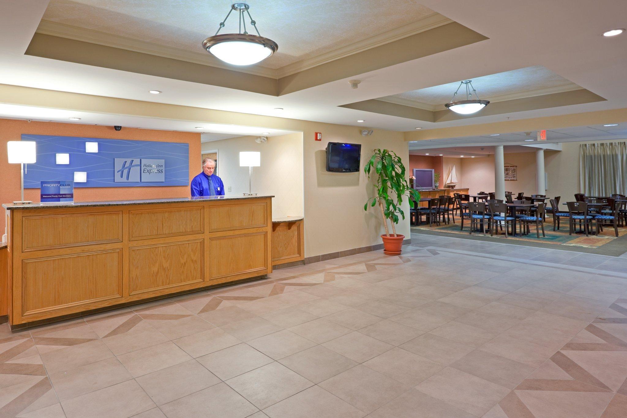Holiday Inn Express & Suites Carneys Point - Pennsville By Ihg Exterior photo