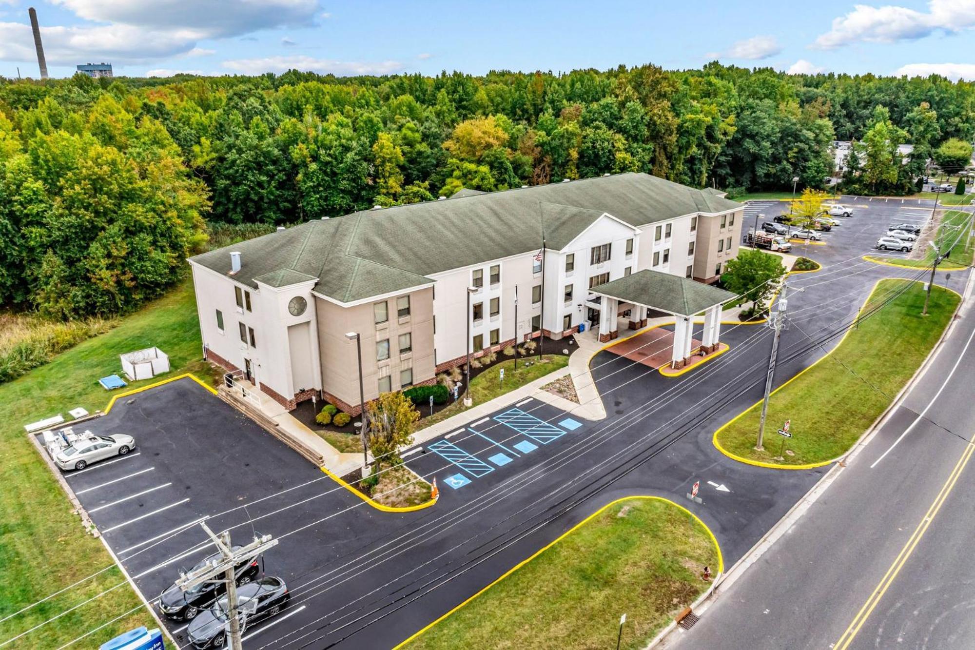 Holiday Inn Express & Suites Carneys Point - Pennsville By Ihg Exterior photo